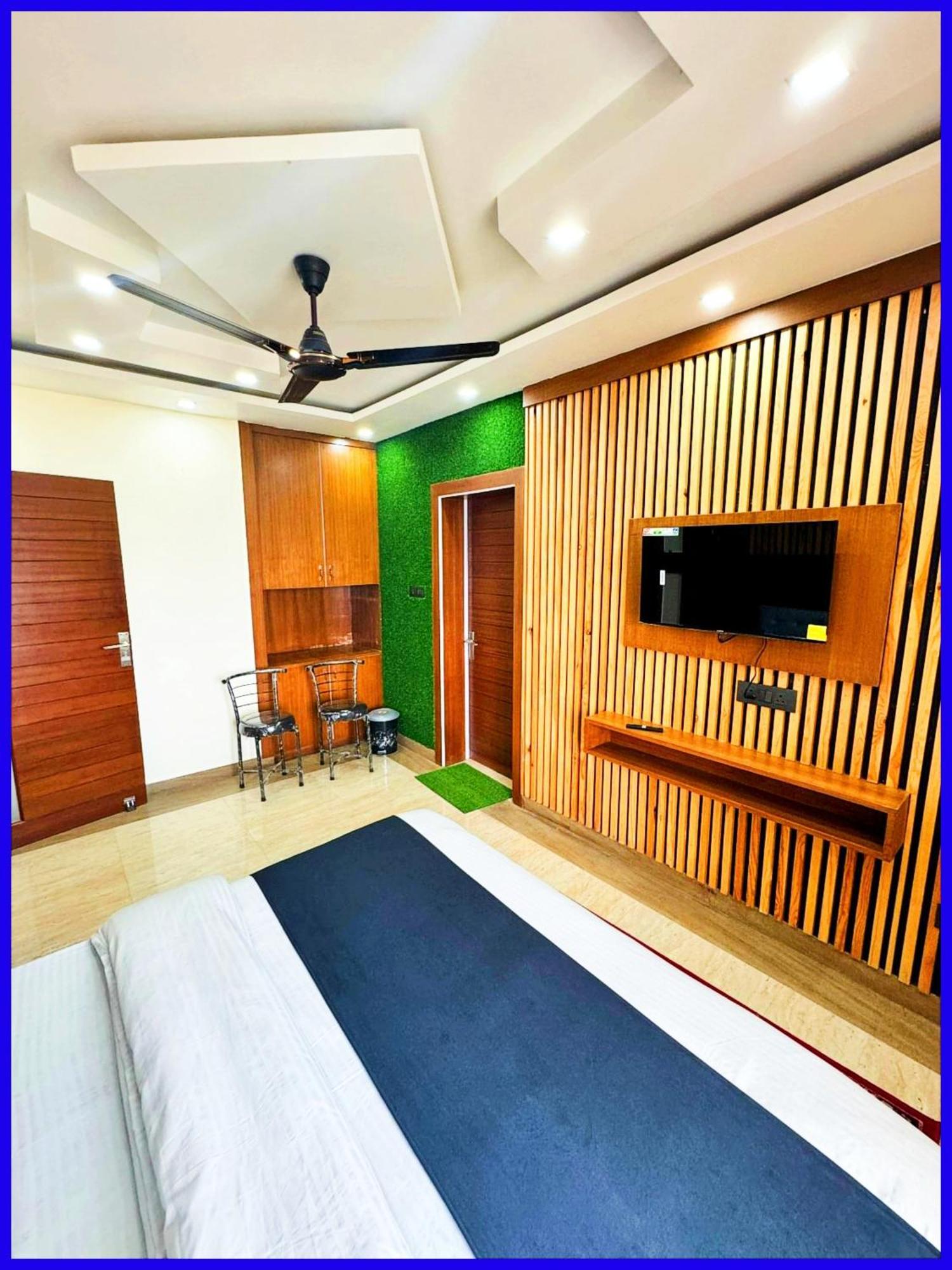Hotel Uk Near Bus Stop - View And Mountain Valley View - Wi Fi - Service Available - Nainital